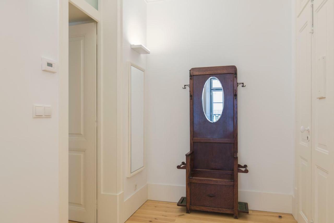 Charming 2 Bedroom Apartment In Baixa Chiado Lisbon Bagian luar foto